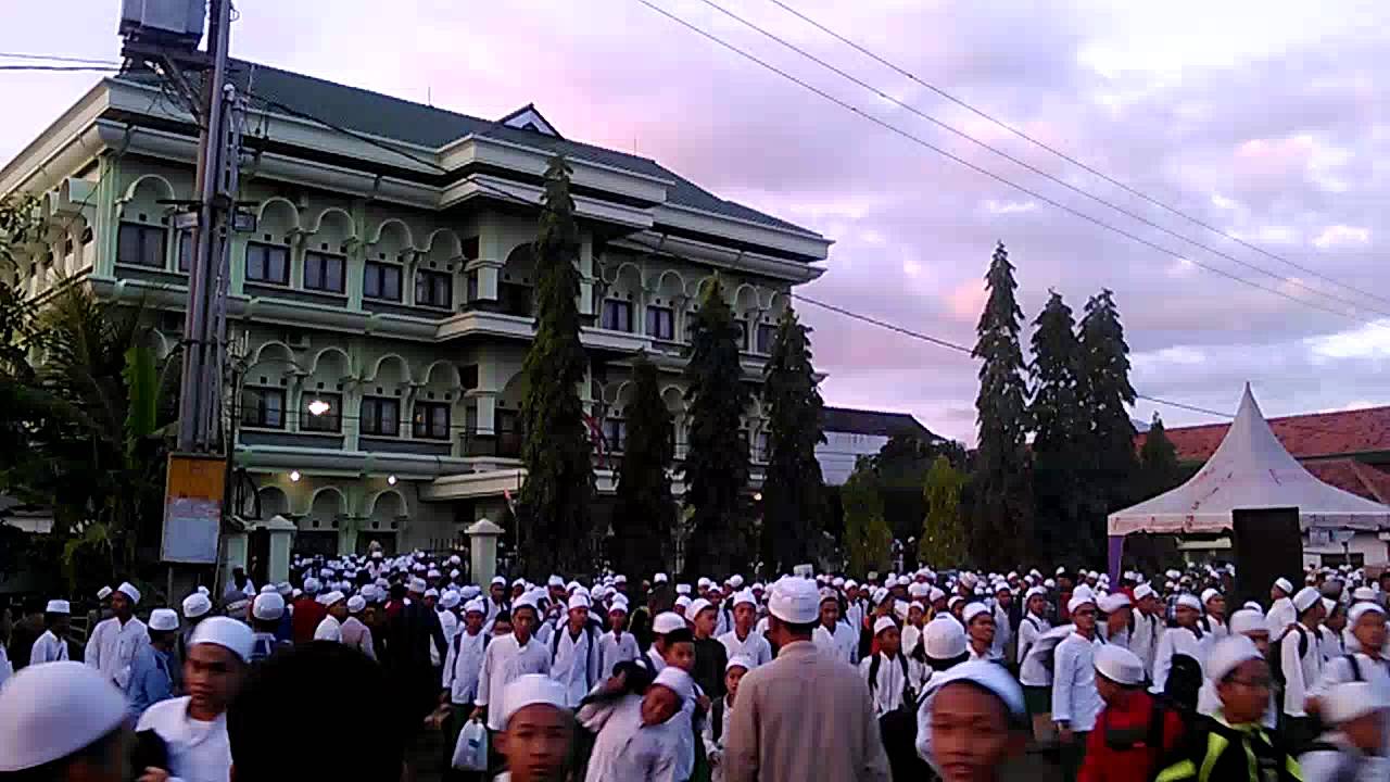 contoh branding pesantren